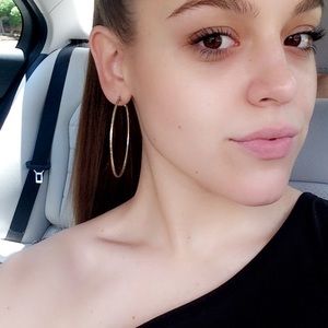 Meet your Posher, Alexandra